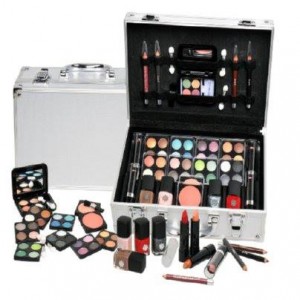 Win a Travel Cosmetic Vanity Case